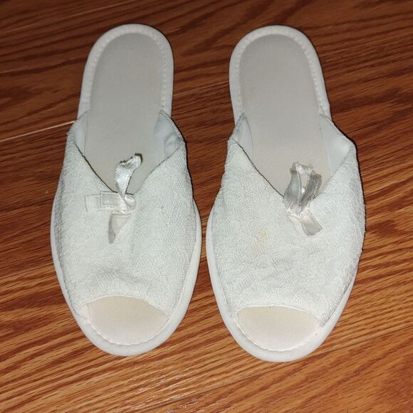 Vintage Sears light ivory  bedroom slippers slippers with lace overlay   Sz M - Picture 1 of 7